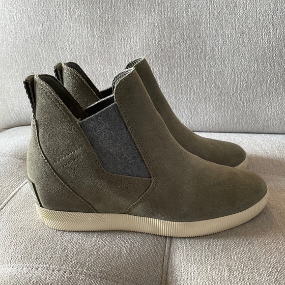 Sorel Out N About Slip On Wedge / 9.5 womens / Stone Green - Picture 1 of 6